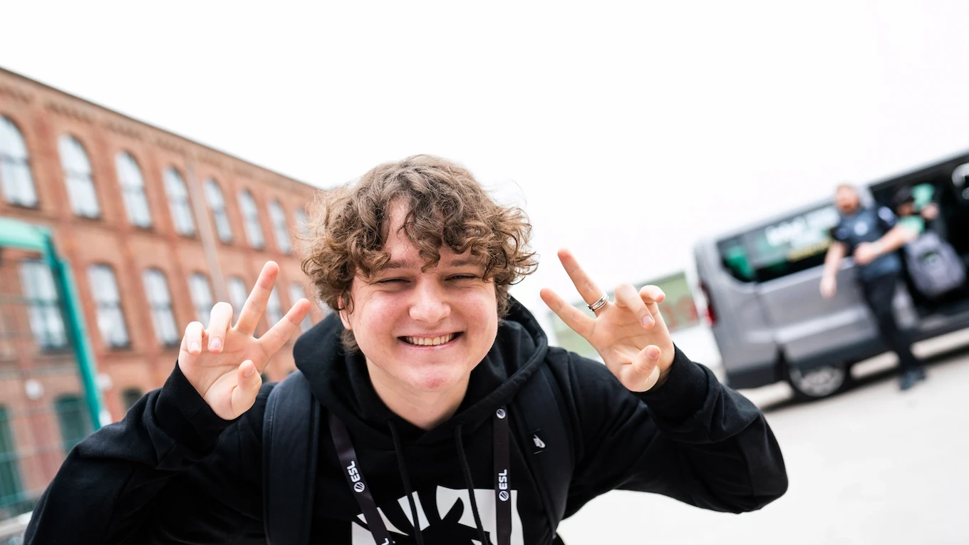 how to join a moba esports team - featured image